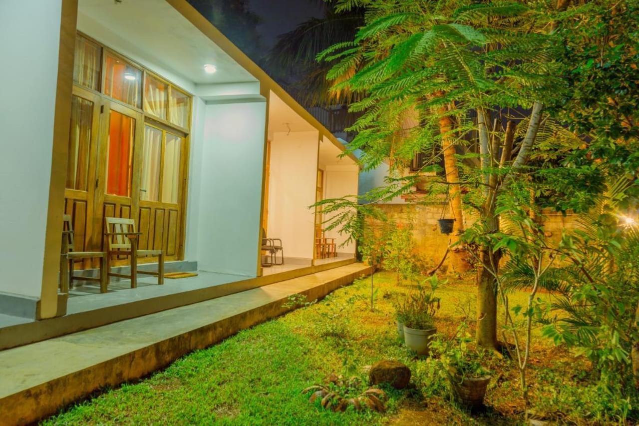 Talalla Ocean Beach Bungalow Matara Ngoại thất bức ảnh